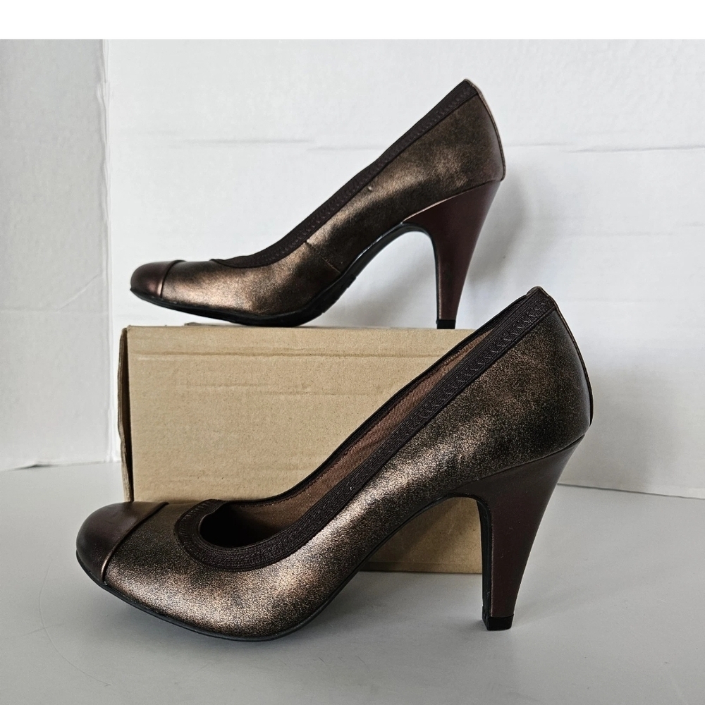 DEXFLEX By Dexter Metallic Bronze Cap Toe 3.75" Heels Classy Pumps 9